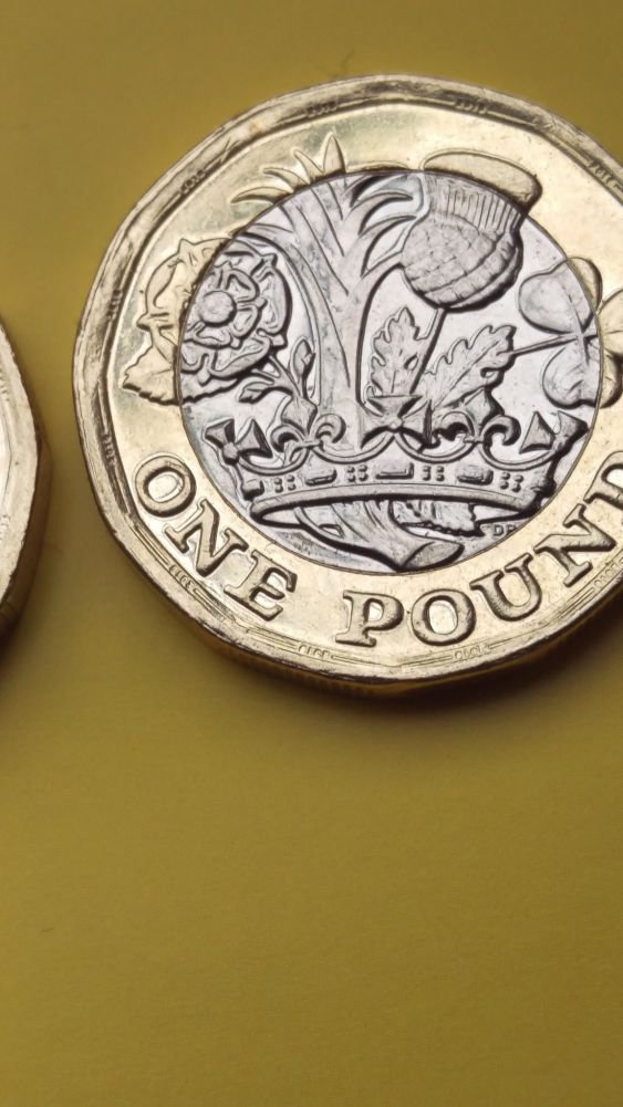 New-UK-1-Pound-Coins