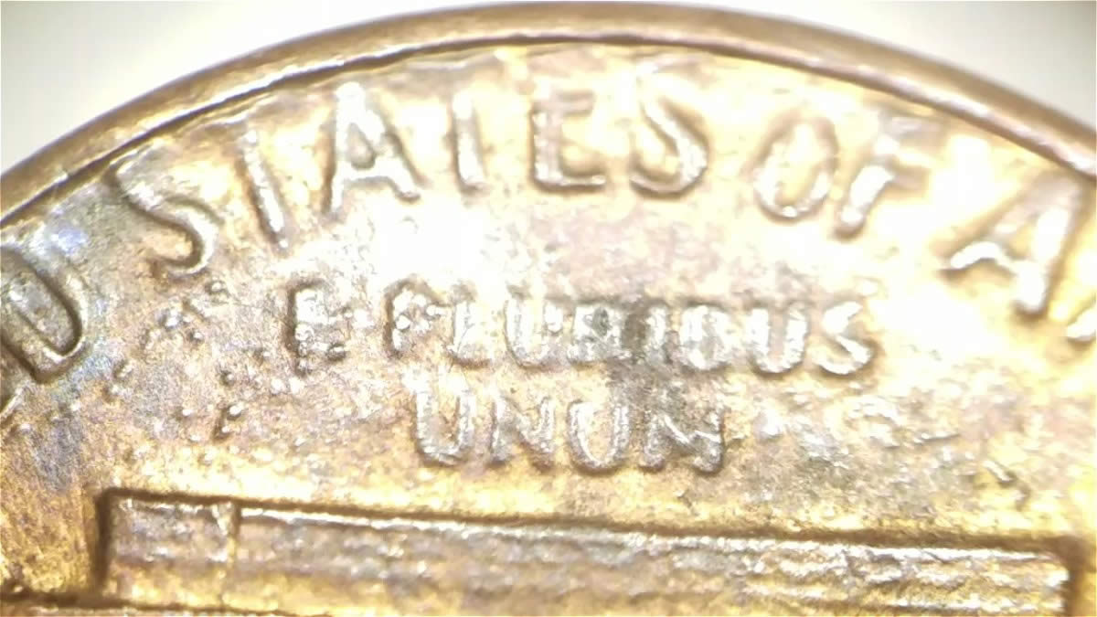 Not-Doubling-On-1982-Small-Date-Lmc-Penny,-What-Causes-The-Letters-To-Split