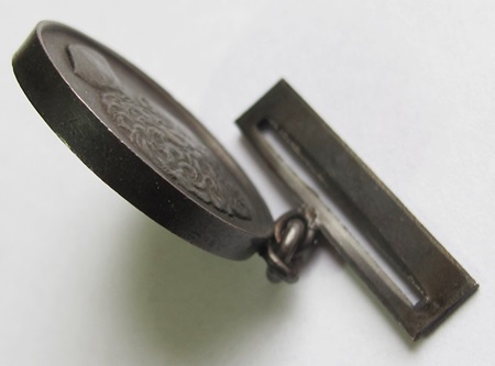 Unknown-Medal