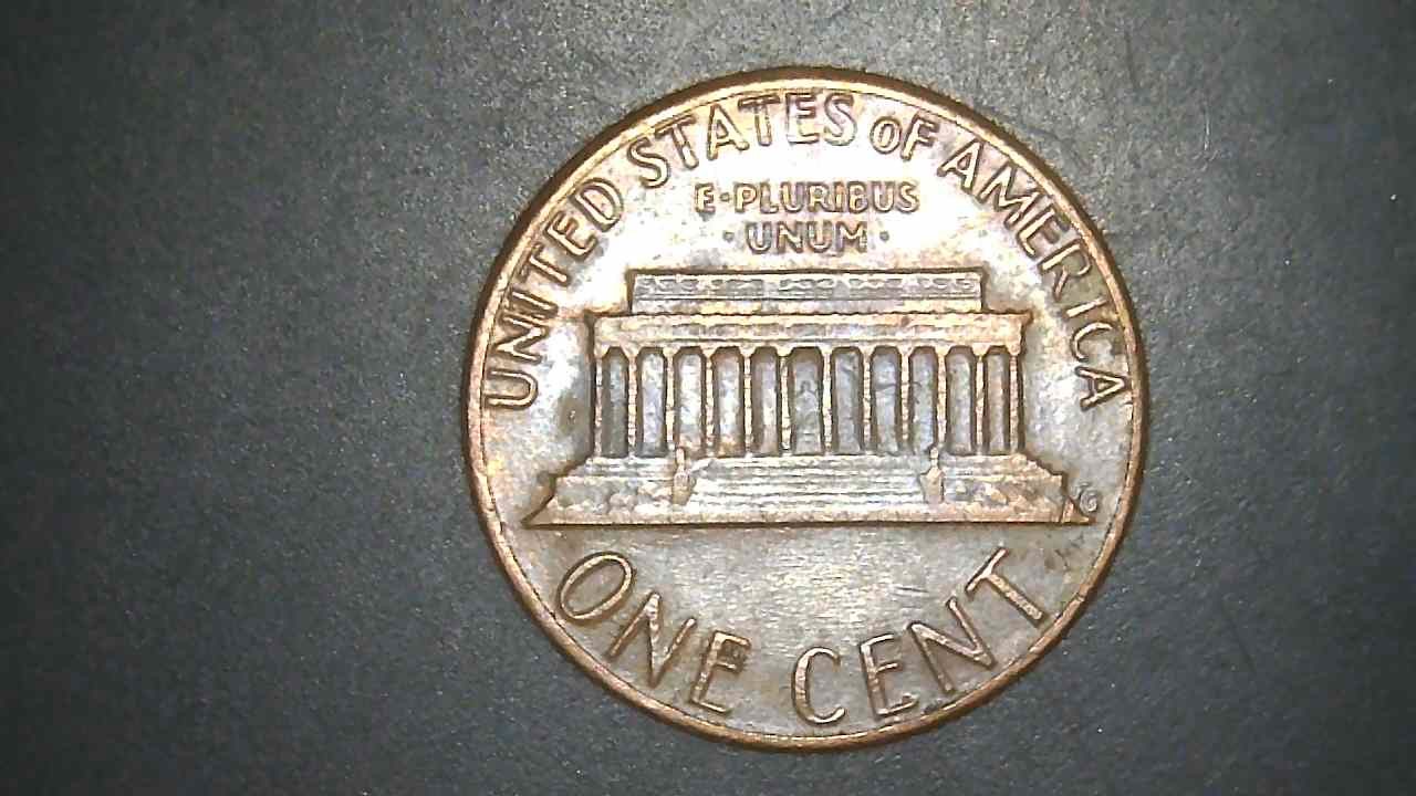1985-LMC-Looking-At-Crack-Extending-From-Memorial