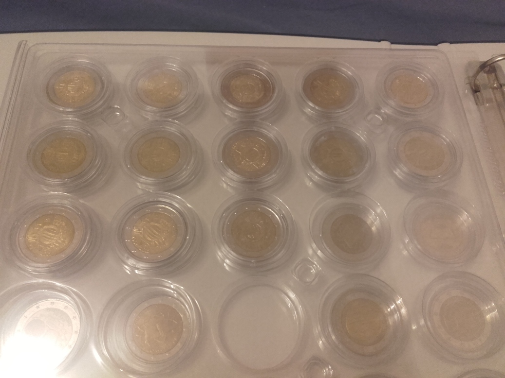 Storage-And-Presentation-Of-Euro-Coins