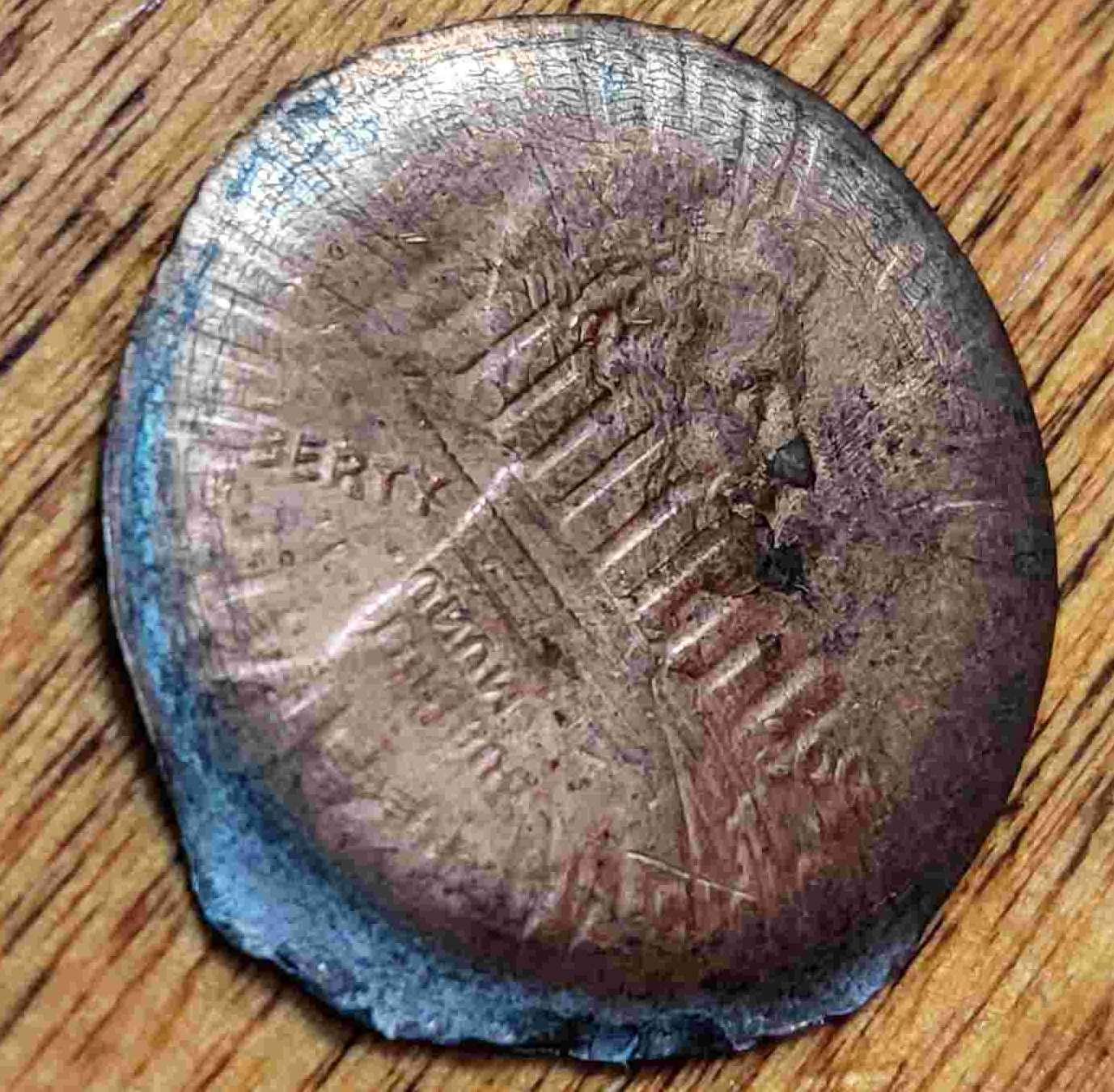 Lincoln-Memorial-Cent---Was-Going-Through-My-Change-And-Found-This.-Any-Ideas?