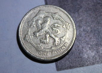Fake-£1