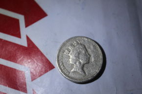 Fake-£1