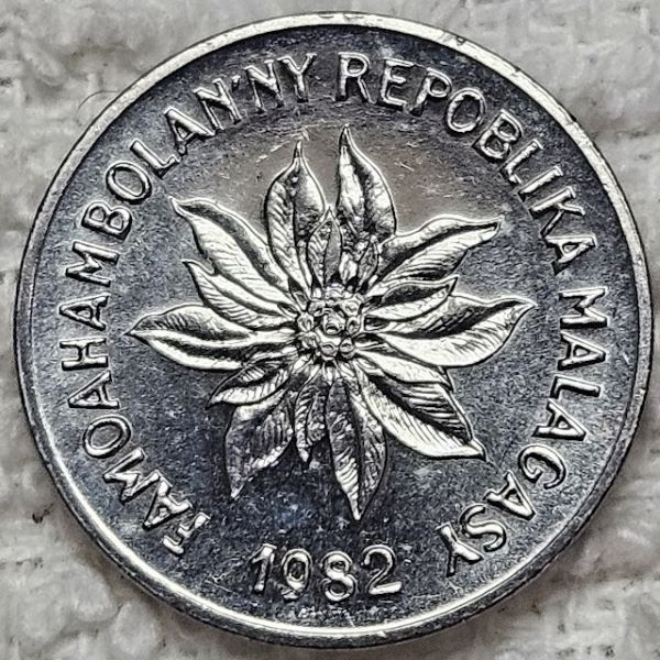Bring-Out-Your-KM#9-Or-Y#9-Coins-For-Show-&-Tell