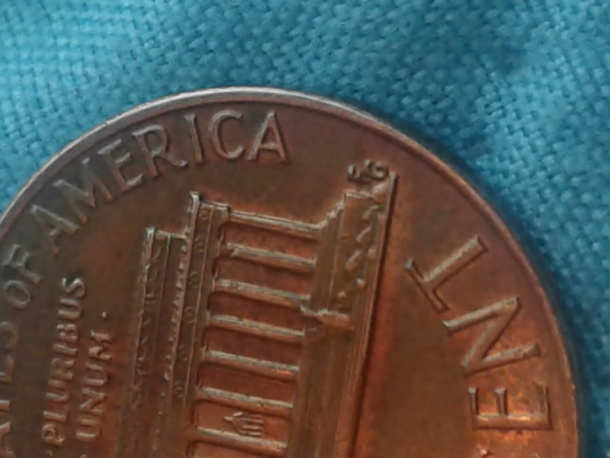1973-Penny-Error--Bottom-Right-Side-Of-Memorial-Random-Letters?