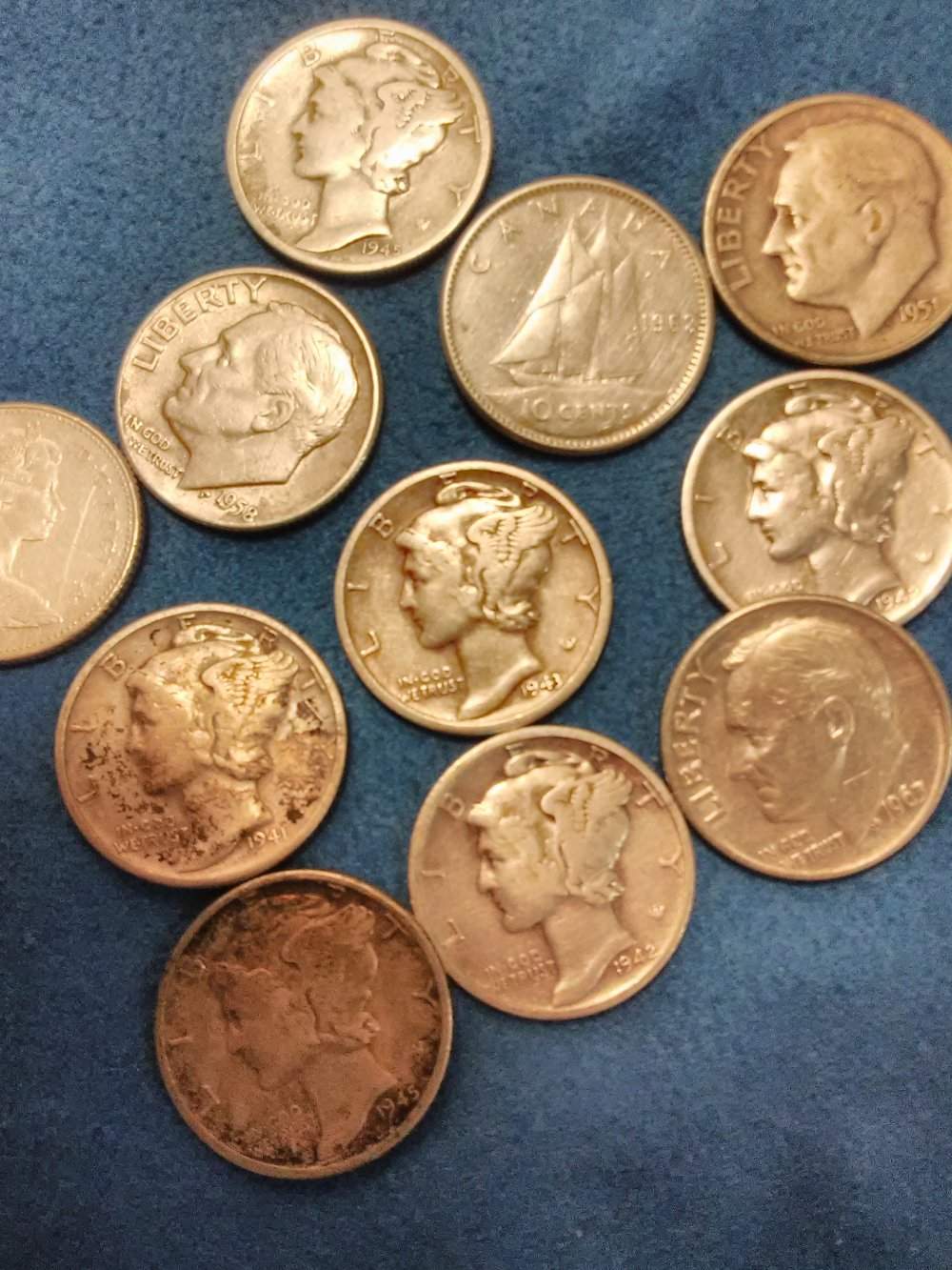 I-Went-To-A-Indoor-Garadge-Sale-And-Bought-A-Cup-Of-Coins-For-50$