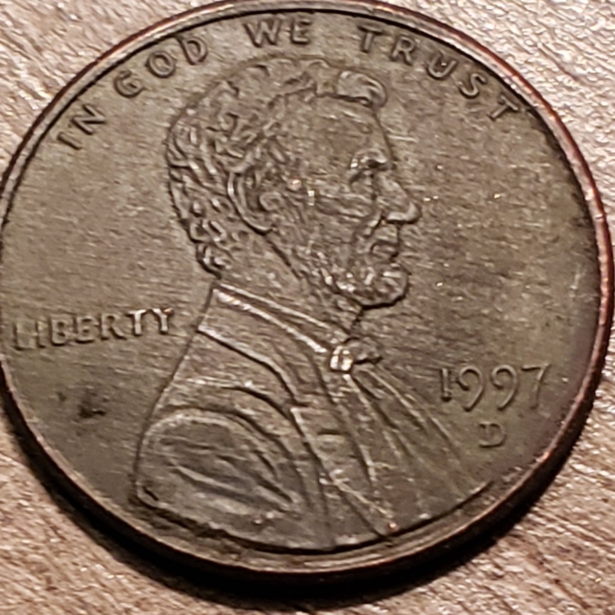 Found-2-Lincoln-Pennies-A-1997-And-1985-Larger-Than-Normal-Penny