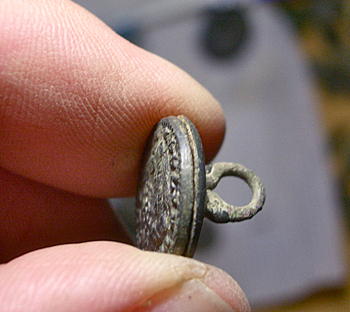 Mexican-1744-1-Reale-Pillar-Coin-Cast-As-A-Button-Found-In-Se-PA-Question