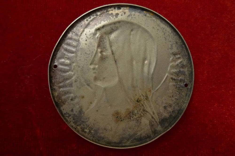 Please-Help-Me-To--Identify-This-Medal**.