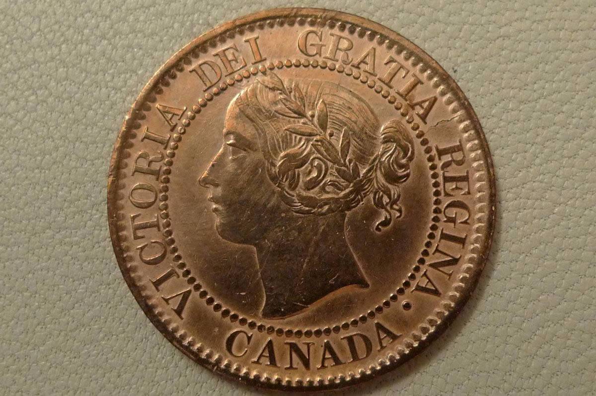Post-A-Coin-Or-Medal-With-A-Die-Crack!