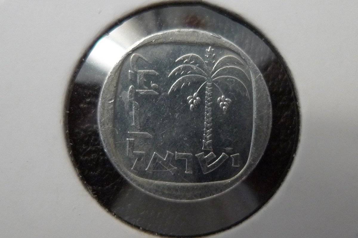 Around-The-World-With-Coins---A-Coin-Geography-Game