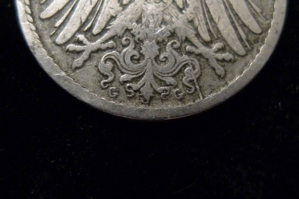 Post-A-Coin-Or-Medal-With-A-Die-Crack!