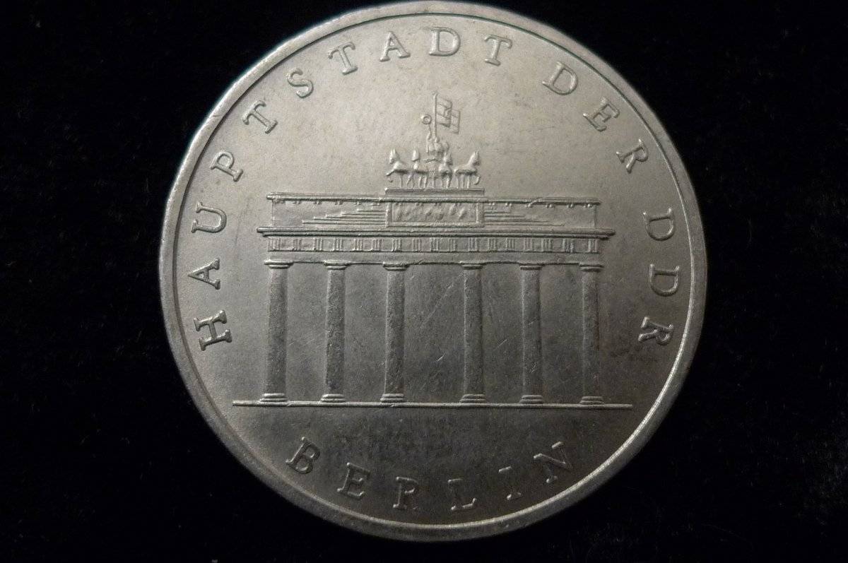 Post-Your-Coins-With-Coats-Of-Arms,-Shields,-Crests,-Crowns,--Etc.
