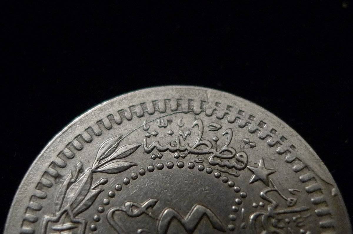 Post-A-Coin-Or-Medal-With-A-Die-Crack!