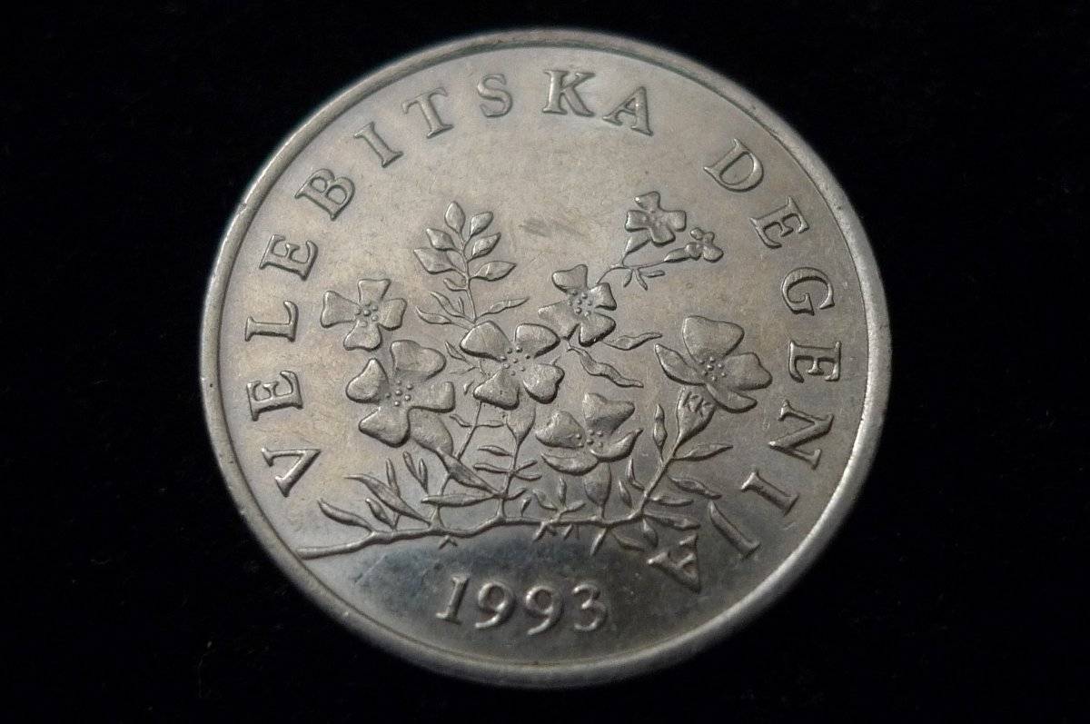 Post-Your-Coins-With-Coats-Of-Arms,-Shields,-Crests,-Crowns,--Etc.