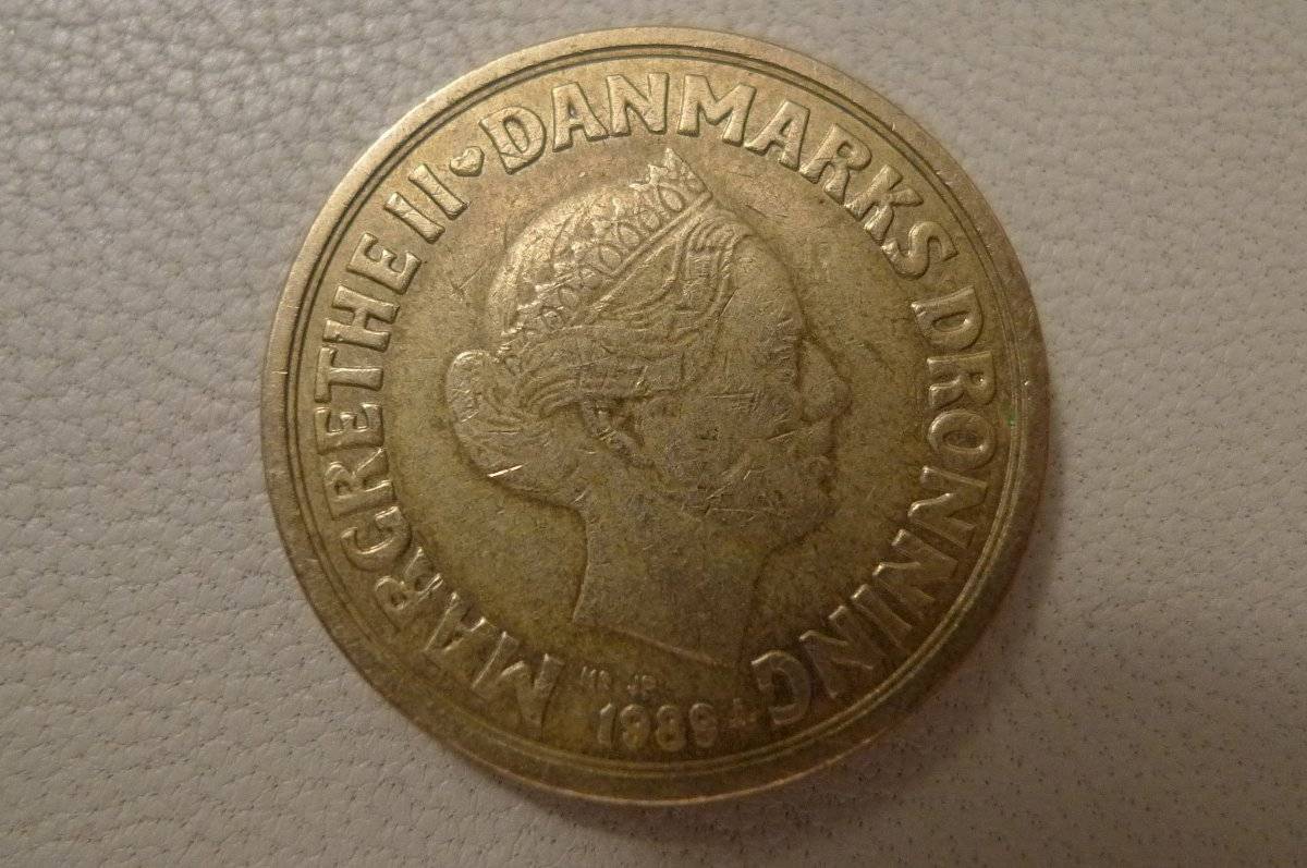 Around-The-World-With-Coins---A-Coin-Geography-Game