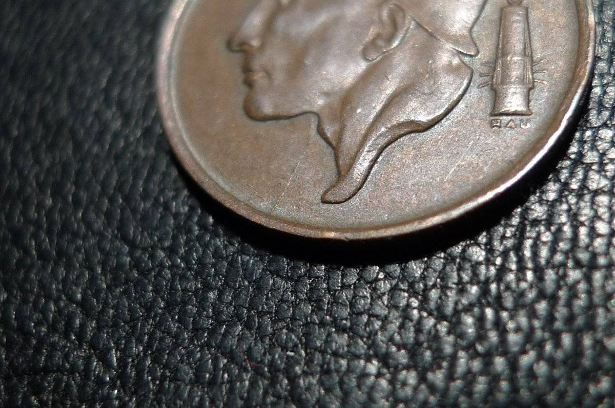 Post-A-Coin-Or-Medal-With-A-Die-Crack!