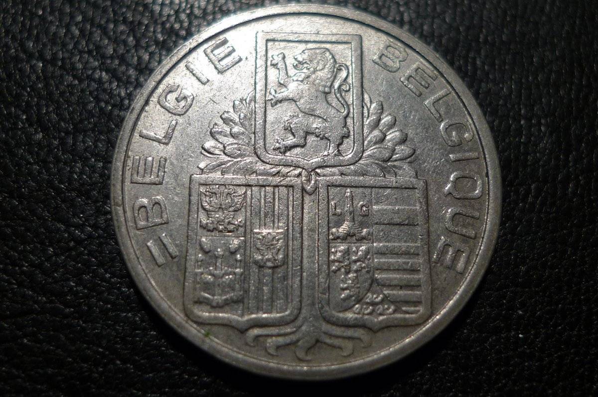 Around-The-World-With-Coins---A-Coin-Geography-Game