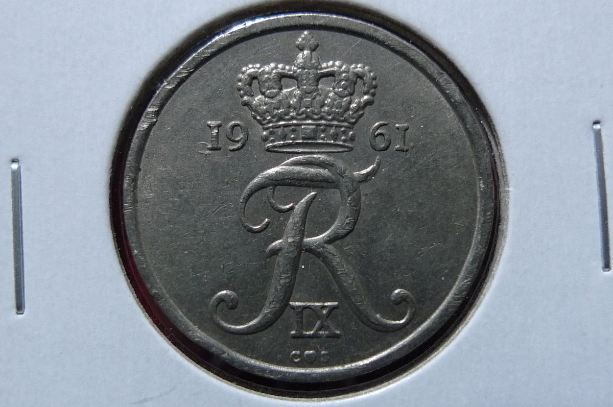 Around-The-World-With-Coins---A-Coin-Geography-Game