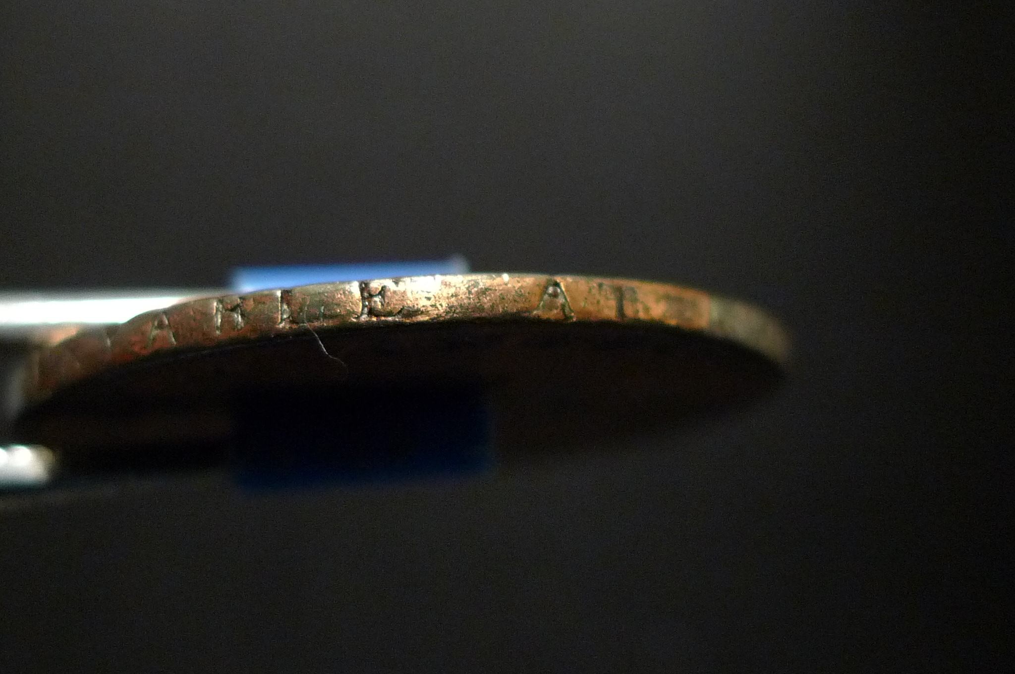 Show-Your-Coins-With-Different-Edges