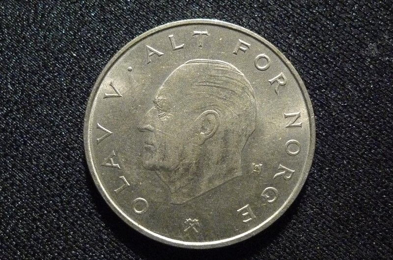 Post-A-Coin-Or-Medal-With-A-Die-Crack!