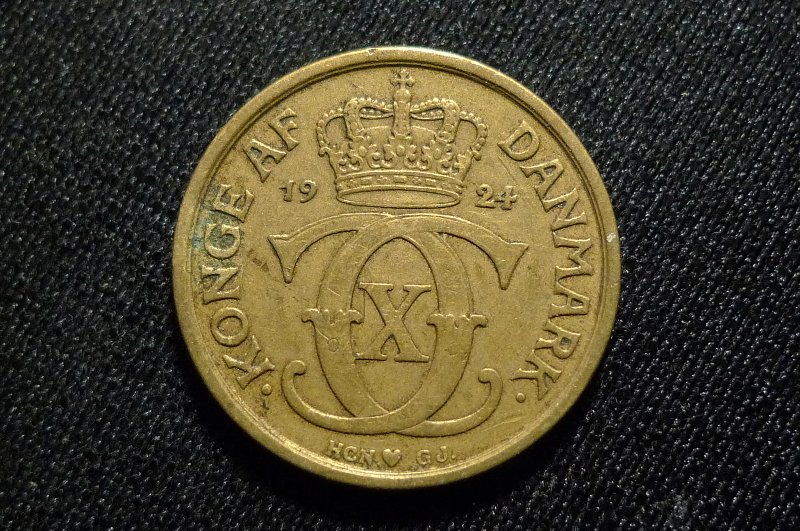 Post-Your-Coins-With-Coats-Of-Arms,-Shields,-Crests,-Crowns,--Etc.
