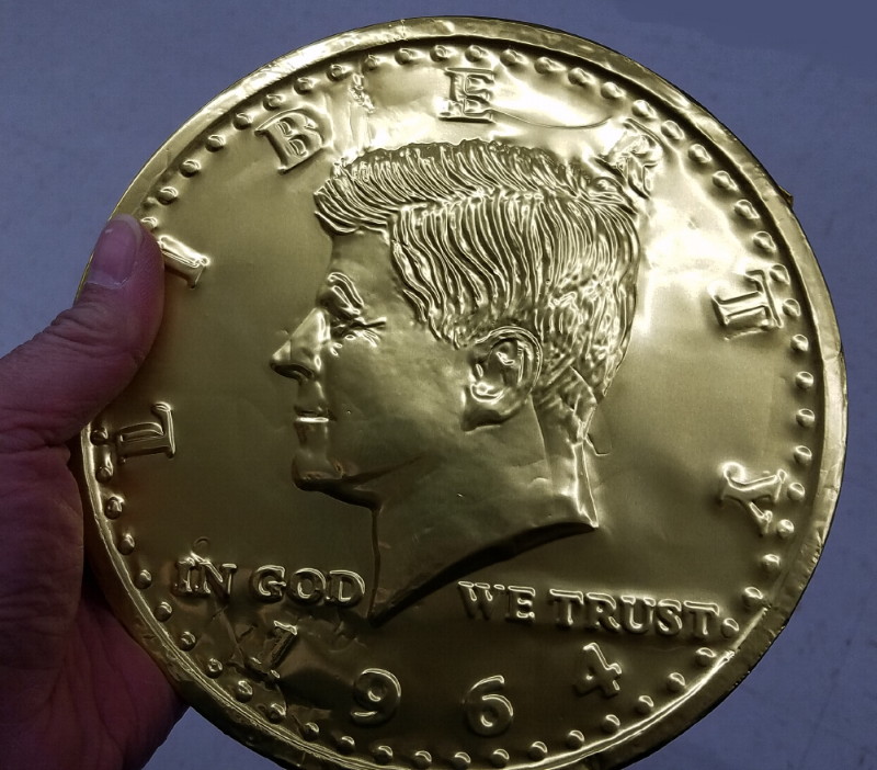 Giving-Coins-As-Christmas-Gifts