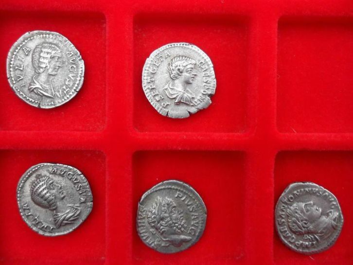 Dilemma:-22-Denari-For-500-Euro's