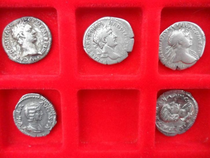 Dilemma:-22-Denari-For-500-Euro's