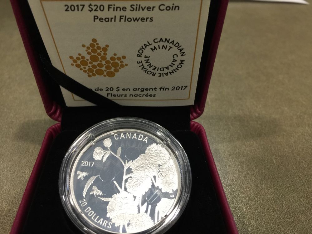 2017-$20-Pearl-Flowers-Coin