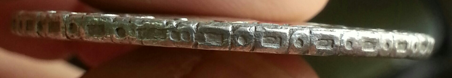 1808-8-Reales-Edge-With-Diagonal-Linesa