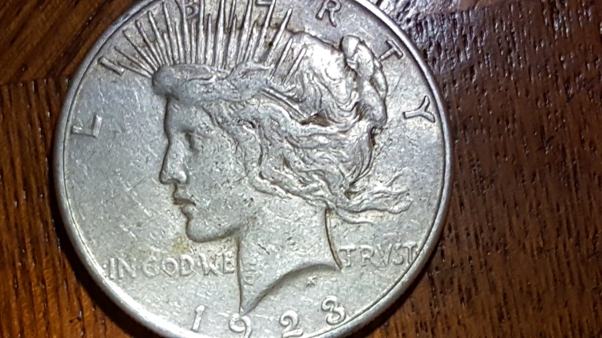 1923-S-Peace-Dollar-Extra-Ray-Wrong-Way?-Ideas?