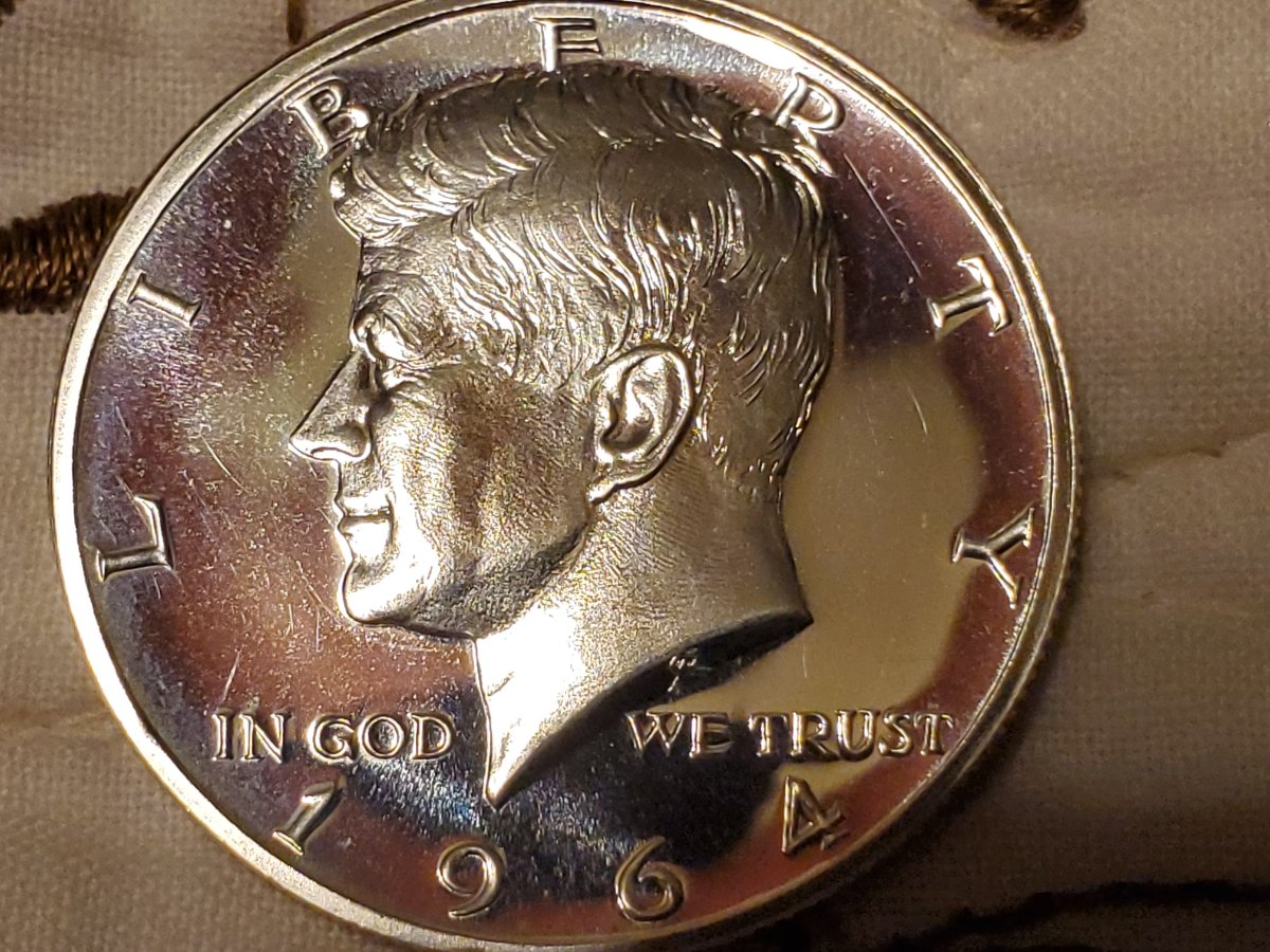 1964-JFK-Cameo-Or-Not?-I-Sure-Want-It-To-Be!
