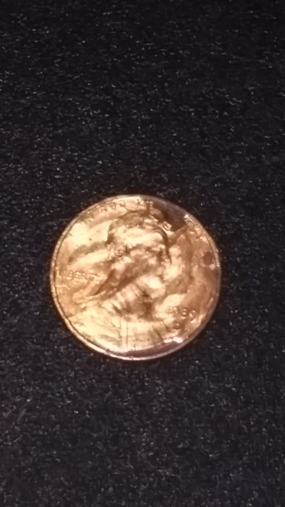 Weird-Color-Front-Of-Lincoln-Cent
