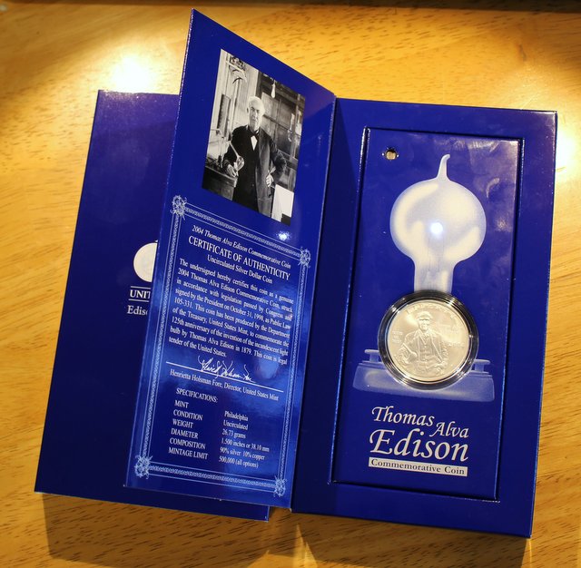 2004-Edison-Set-Light-Bulb
