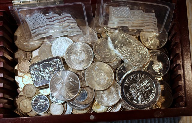Large-Silver-Coins-USA-Or-Foreign