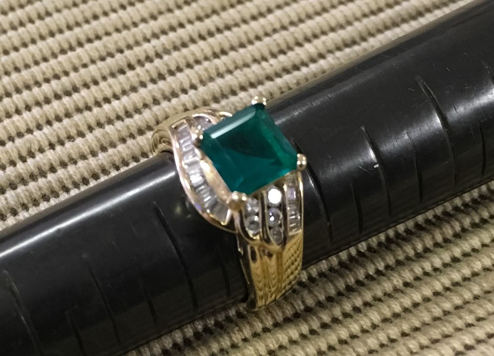 Buying-Gold-Jewelry-From-Gold-Buying-Shops.