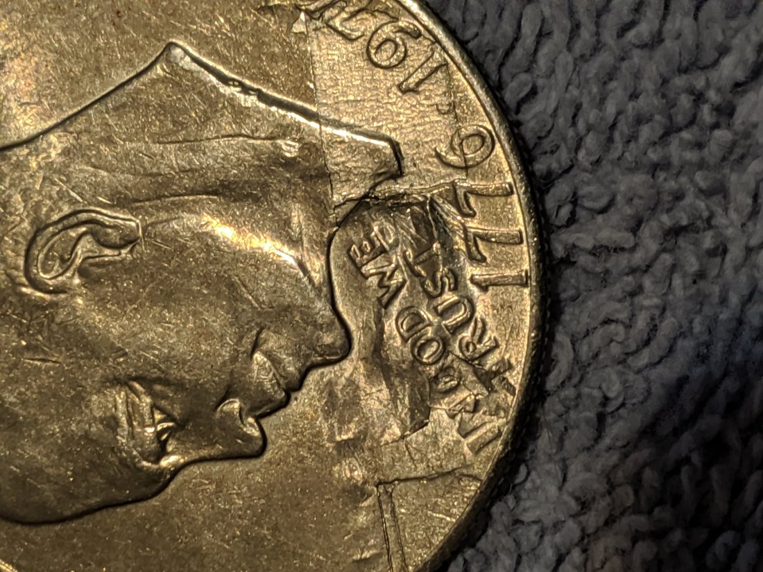 Bicentennial-Ike-Cladding-Flaw?