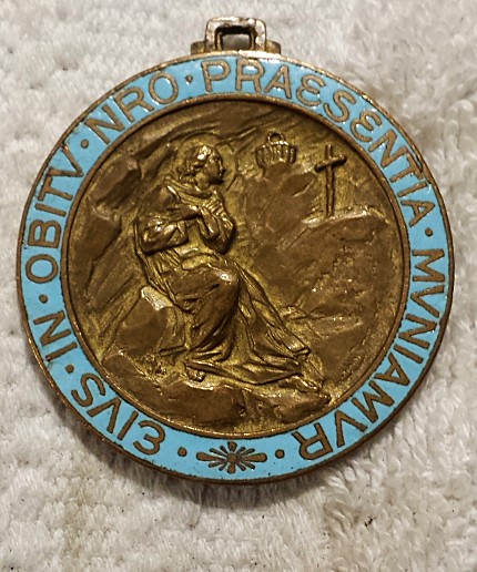 Found-A-Medallion-Inside-A-Box-Tossed-In-A-Dumpster.