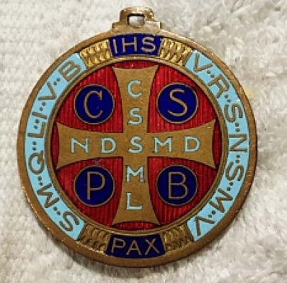 Found-A-Medallion-Inside-A-Box-Tossed-In-A-Dumpster.