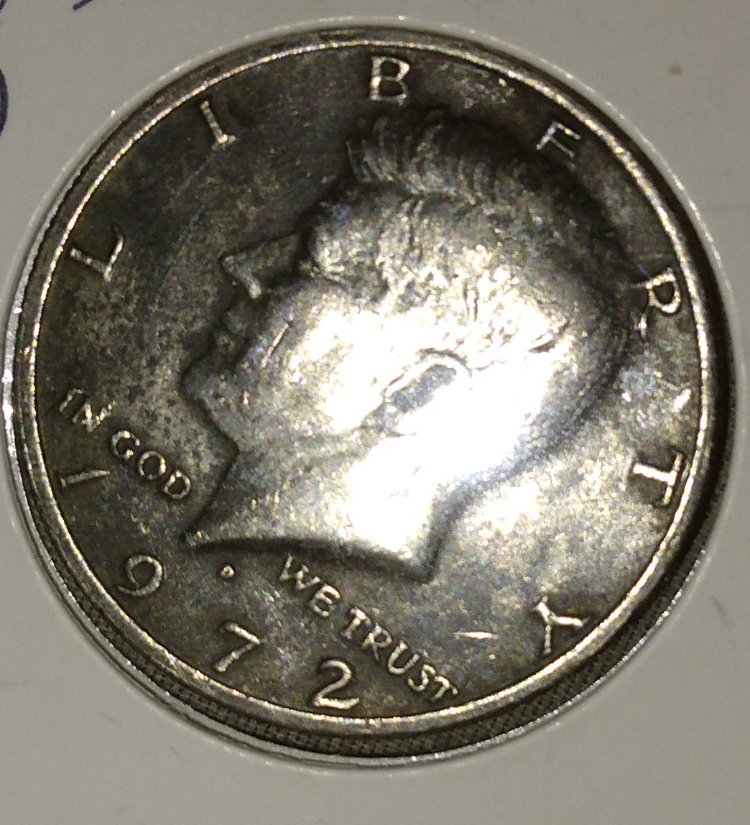 Can-Anyone-Tell-Me-What's-Going-On-With-This-1972-D-Half-Dollar?