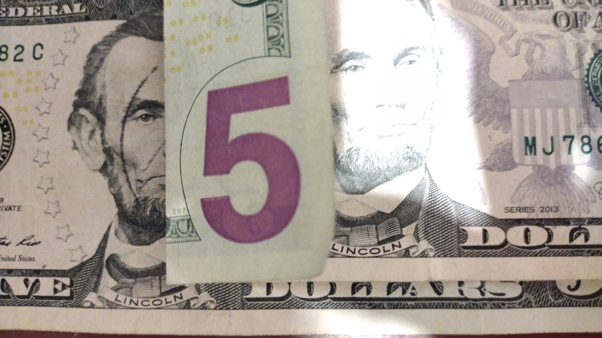 I-Think-It's-Cool-2013-$5-Ink-Error-Of-Reverse-Green-Rounded-Edge-Of-Purple-5-Lincoln-Scarface
