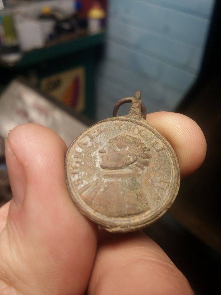 Unknown-Medal