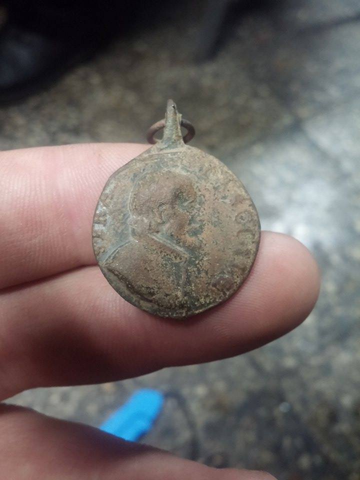 Unknown-Medal