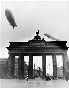 Rare-1936-Karl-Goetz-‘zeppelins-Over-The-Berlin-Gate’-Ref-Kienast-516
