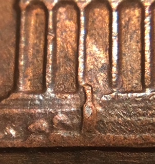 1983-P-LMC-Clash-On-The-Obverse-And-Reverse.