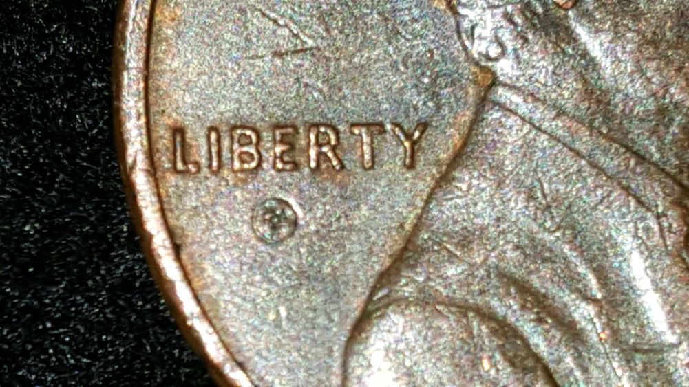Strange-Marking-Under-Liberty-On-1983-Lincoln-Cent