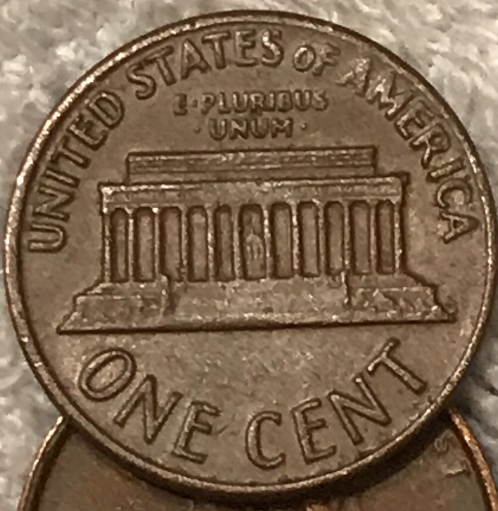 1971-Lincoln-Memorial-Penny-With-A--Die-Chip-Or-Cud?