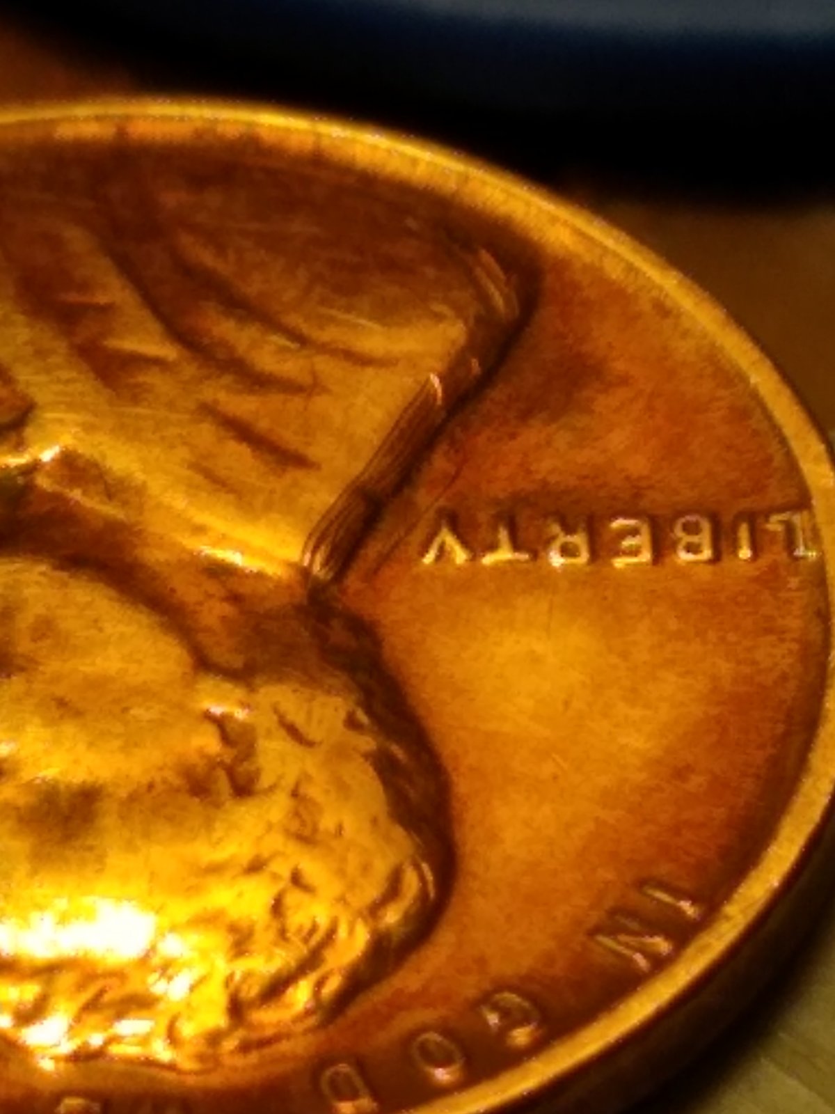 Odd-Marks-On-Lincoln's-Shoulder-On-A-1946-Wheat-Penny